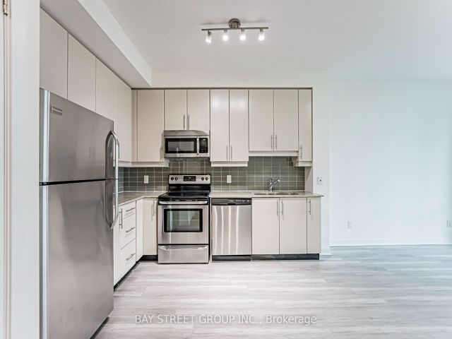 2907 - 33 Bay St