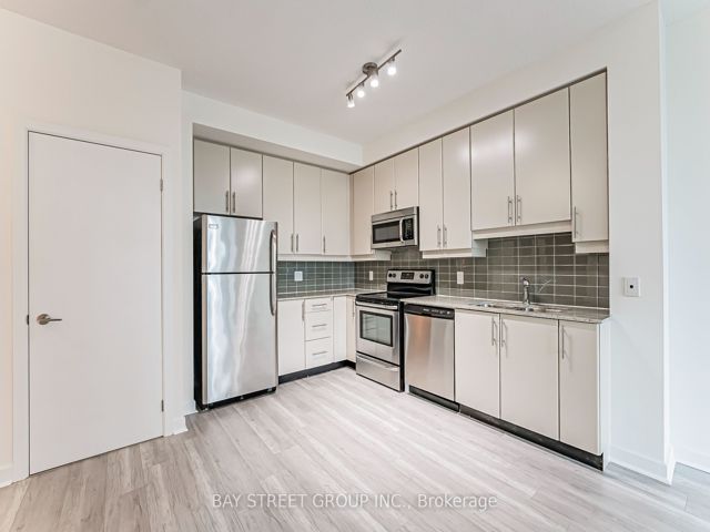 2907 - 33 Bay St