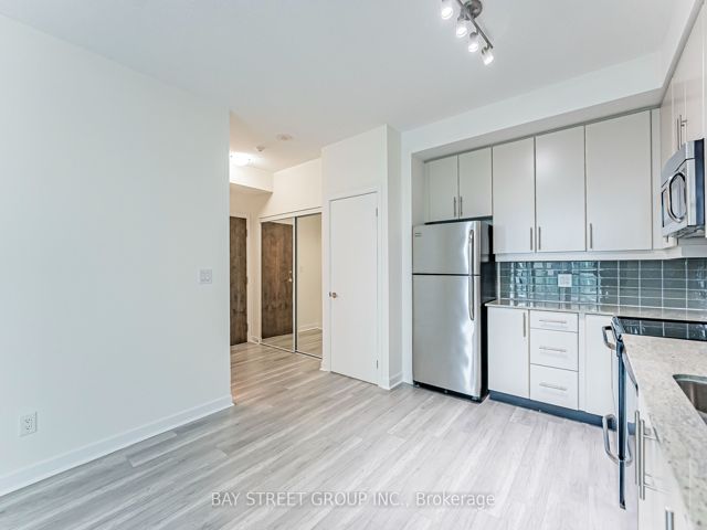 2907 - 33 Bay St