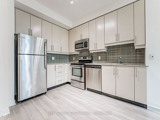 2907 - 33 Bay St