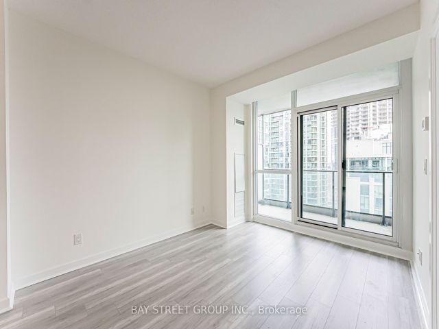 2907 - 33 Bay St