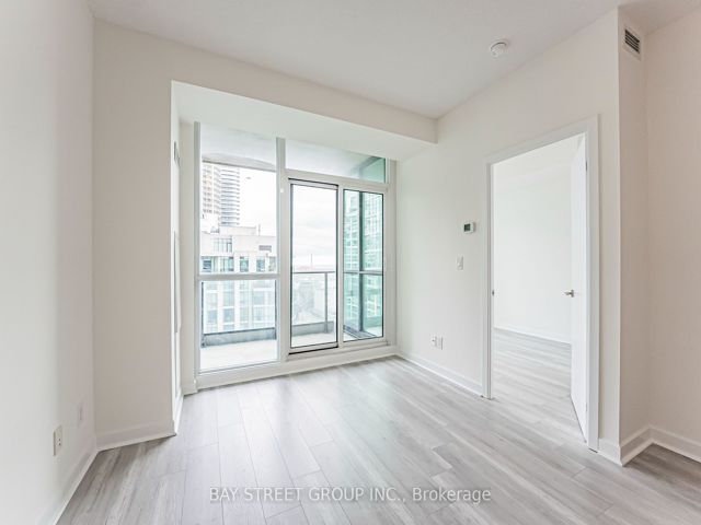 2907 - 33 Bay St