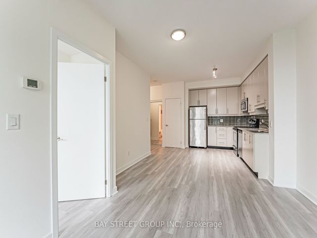2907 - 33 Bay St