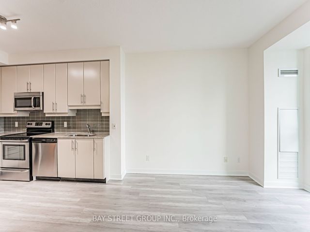 2907 - 33 Bay St