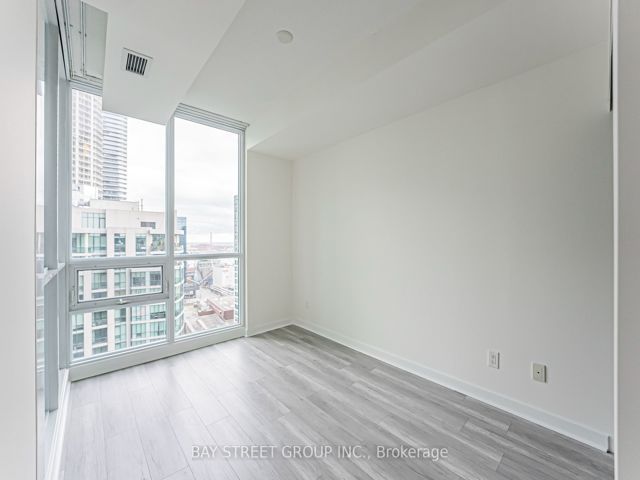 2907 - 33 Bay St