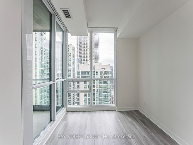 2907 - 33 Bay St