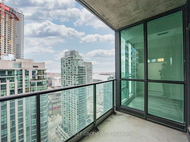 2907 - 33 Bay St