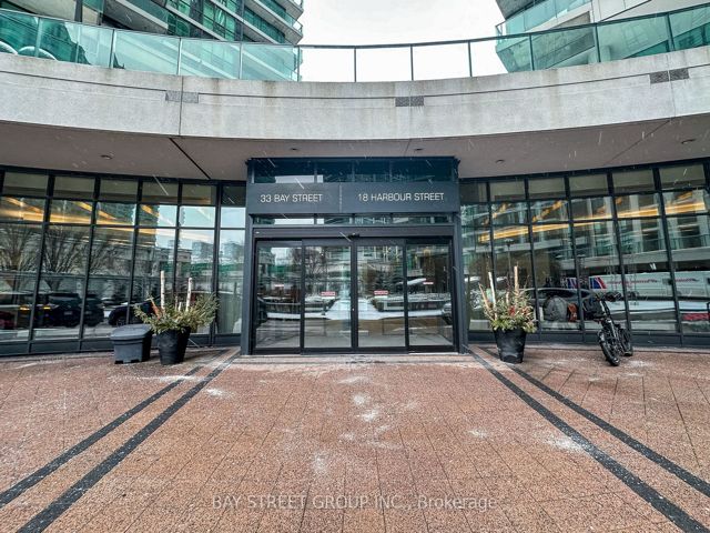2907 - 33 Bay St