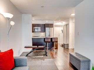 1013 - 35 Bastion St