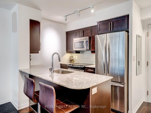 1013 - 35 Bastion St