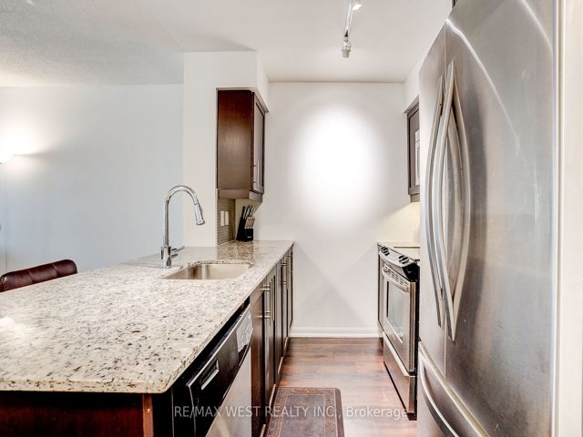 1013 - 35 Bastion St