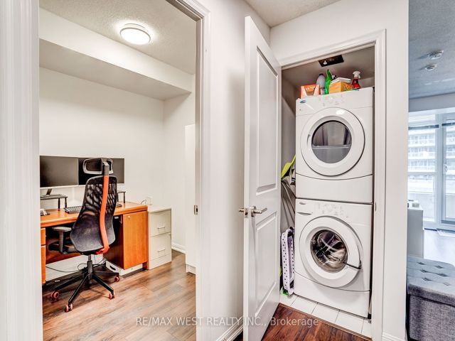 1013 - 35 Bastion St