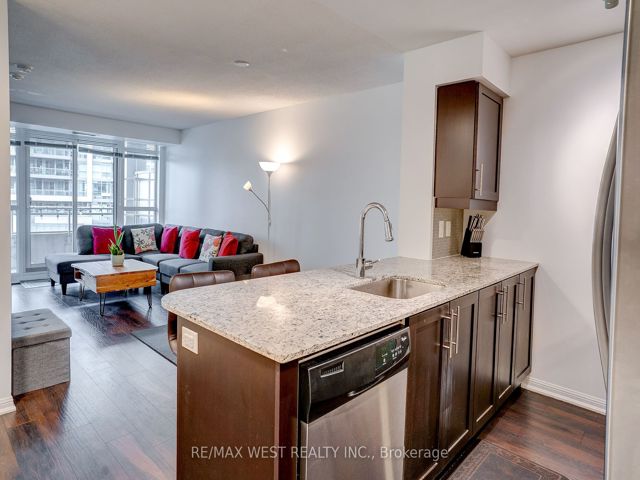 1013 - 35 Bastion St