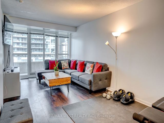 1013 - 35 Bastion St