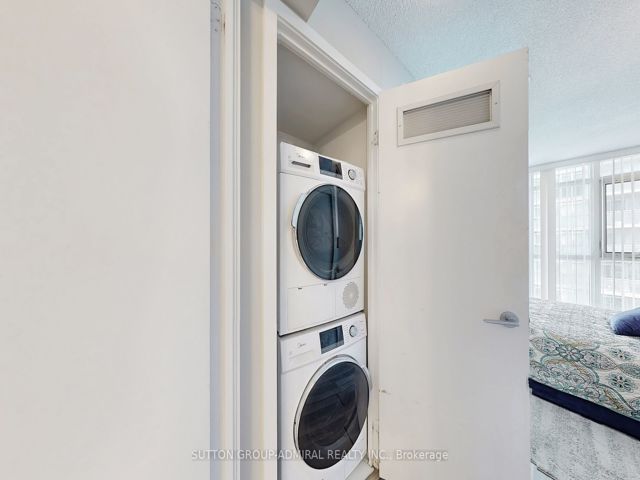 1703 - 21 Iceboat Terr St