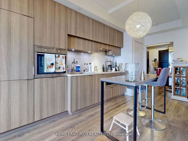 2312 - 8 Eglinton Ave E