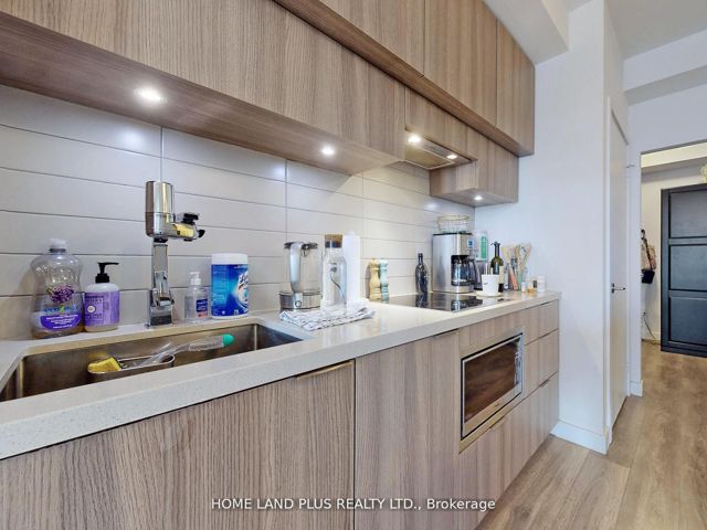 2312 - 8 Eglinton Ave E