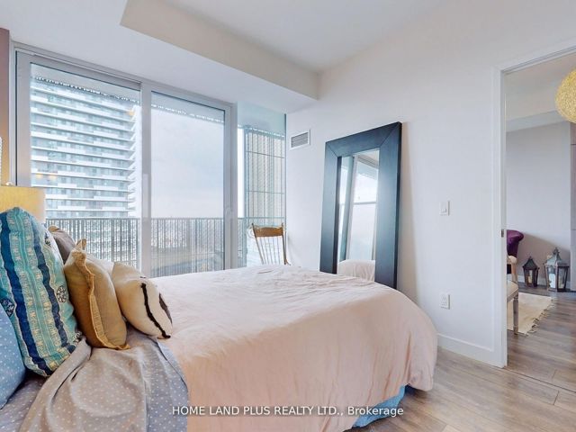 2312 - 8 Eglinton Ave E