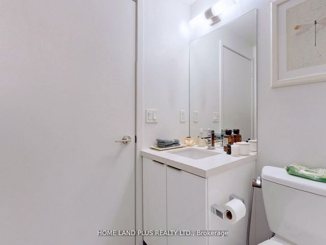 2312 - 8 Eglinton Ave E