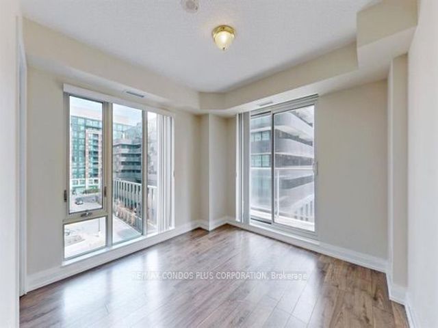W402 - 565 Wilson Ave