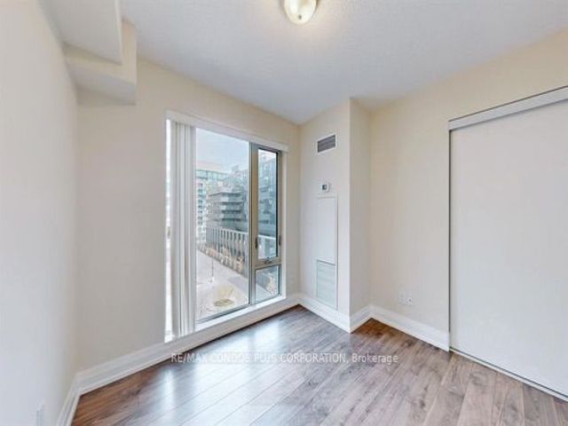 W402 - 565 Wilson Ave