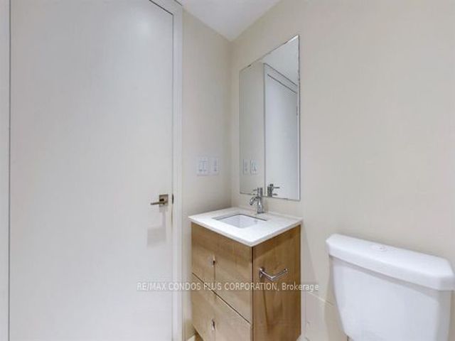 W402 - 565 Wilson Ave