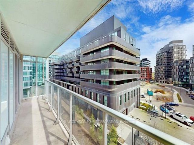 W402 - 565 Wilson Ave
