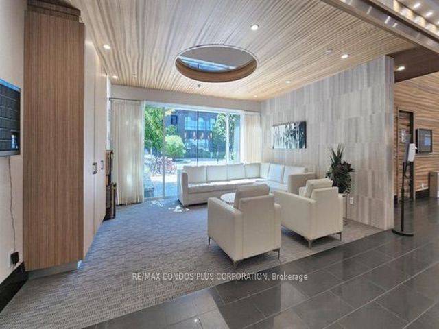 W402 - 565 Wilson Ave