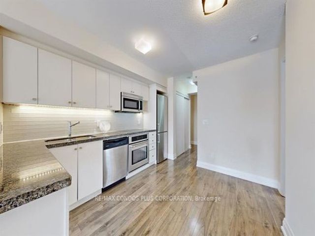 W402 - 565 Wilson Ave