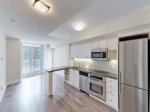 W402 - 565 Wilson Ave