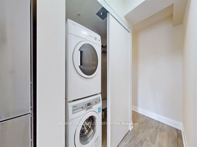 W402 - 565 Wilson Ave