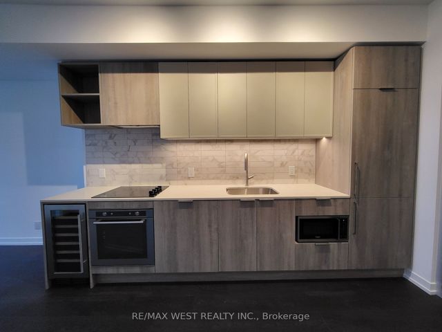 1802 - 2020 Bathurst St