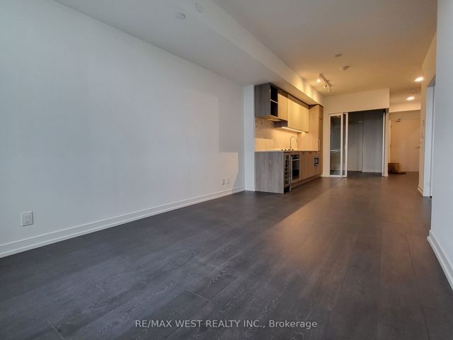 1802 - 2020 Bathurst St