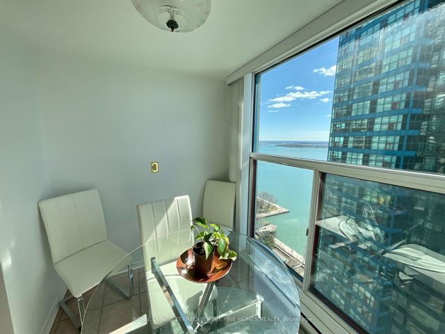 2808 - 77 Harbour Sq