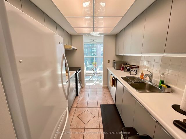 2808 - 77 Harbour Sq