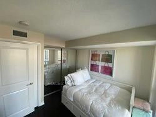 1516 - 386 Yonge St