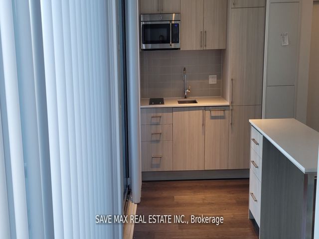 1201 E - 576 Front Street W Way