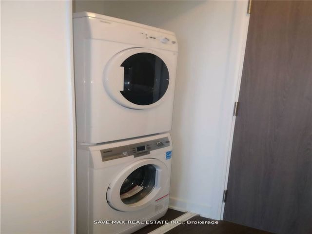1201 E - 576 Front Street W Way