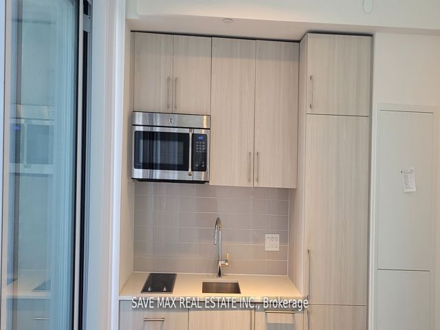 1201 E - 576 Front Street W Way