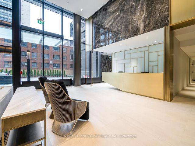 2613 - 117 Broadway Ave
