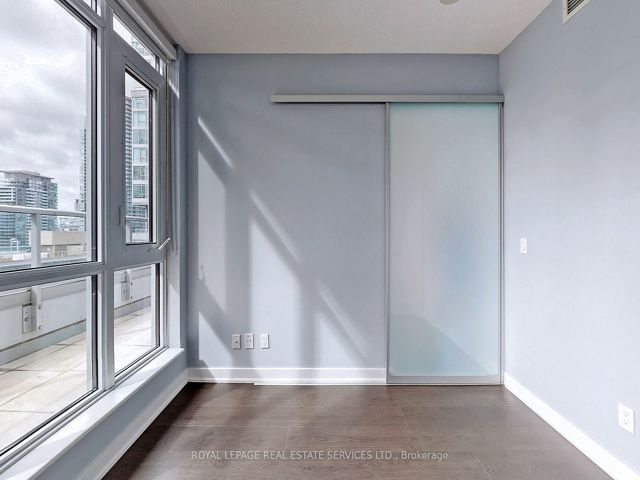 1704 - 199 Richmond St W