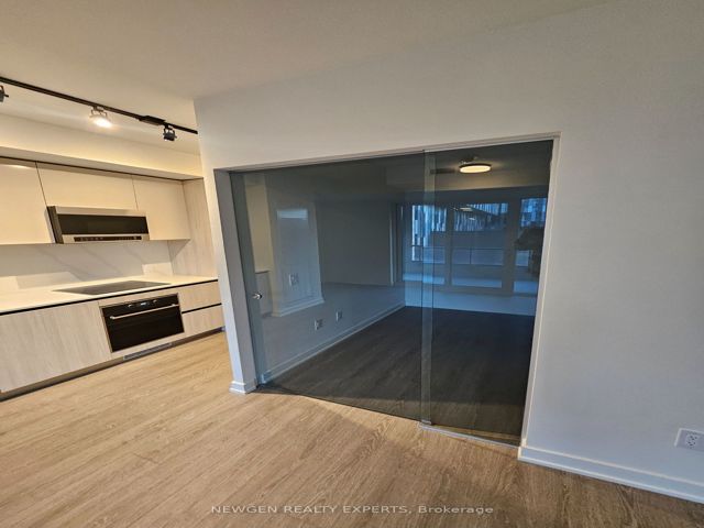 401 - 425 Front St