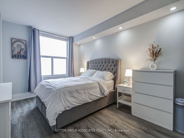 902 - 5795 Yonge St