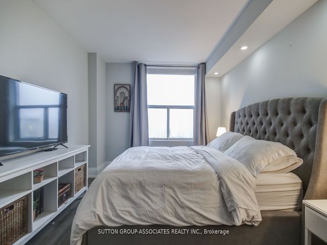 902 - 5795 Yonge St