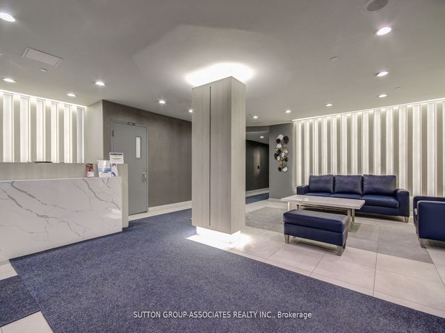 902 - 5795 Yonge St