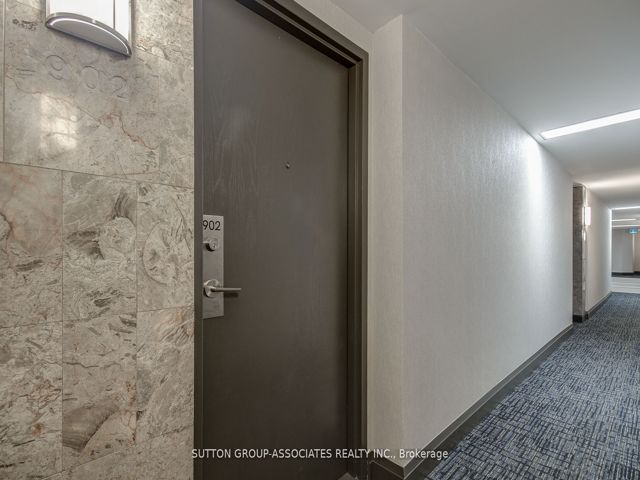 902 - 5795 Yonge St