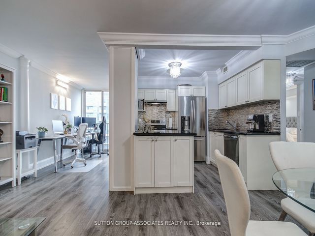 902 - 5795 Yonge St