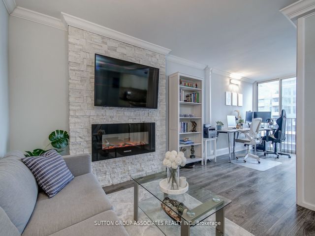 902 - 5795 Yonge St