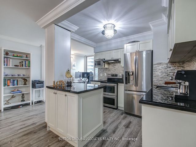 902 - 5795 Yonge St
