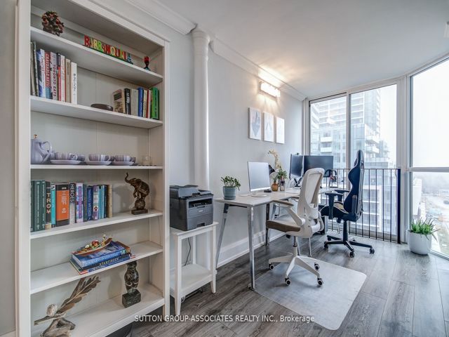 902 - 5795 Yonge St